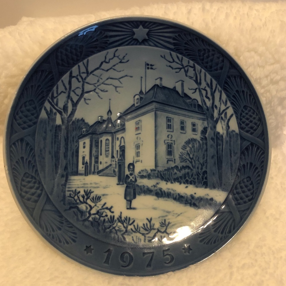1982 Royal Copenhagen Christmas Plate